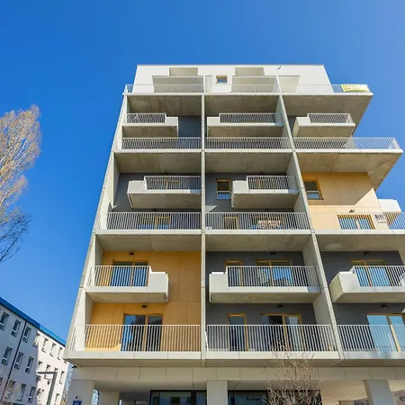 Spacious In Wola For 6 People With Parking By Renters Prestige דירה ורשה