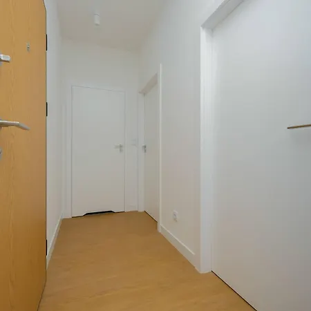 דירה Spacious In Wola For 6 People With Parking By Renters Prestige *