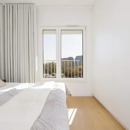 דירה Spacious In Wola For 6 People With Parking By Renters Prestige ורשה