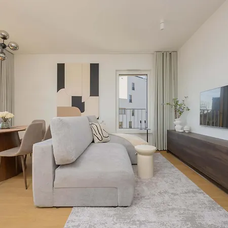 Spacious In Wola For 6 People With Parking By Renters Prestige דירה