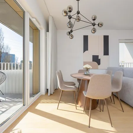 Spacious In Wola For 6 People With Parking By Renters Prestige דירה *