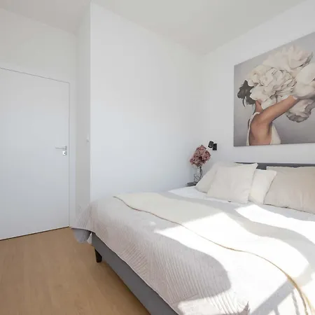 Spacious In Wola For 6 People With Parking By Renters Prestige