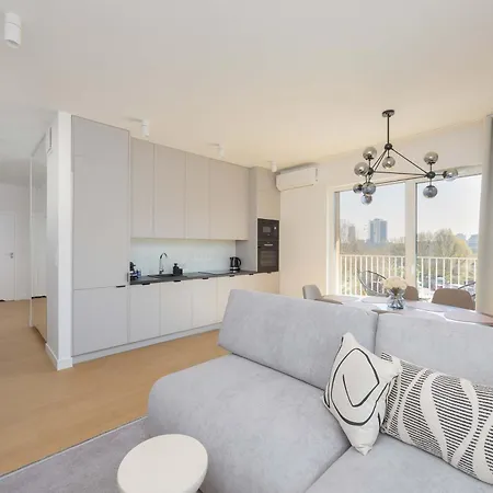 Spacious In Wola For 6 People With Parking By Renters Prestige Apartament *