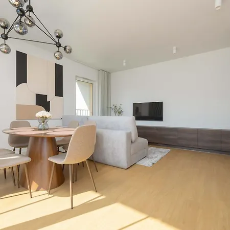 Apartment Spacious In Wola For 6 People With Parking By Renters Prestige *